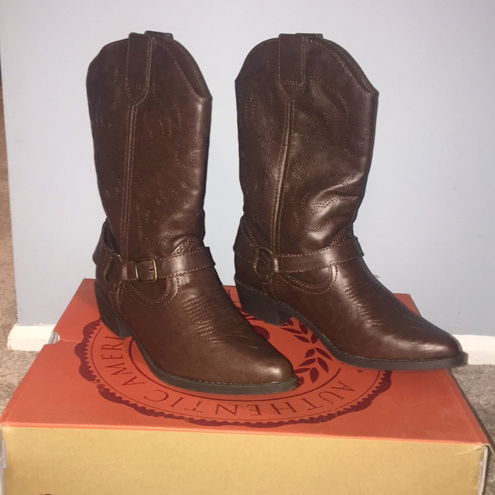 Cowgirl Boots Size 7.5 NEVER WORN